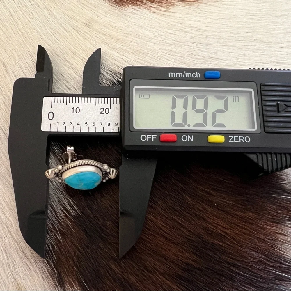 ❤️ Blue Ridge Turquoise Matte Sterling Teardrop Navajo Style Stud Earrings .92”L - Picture 9 of 11